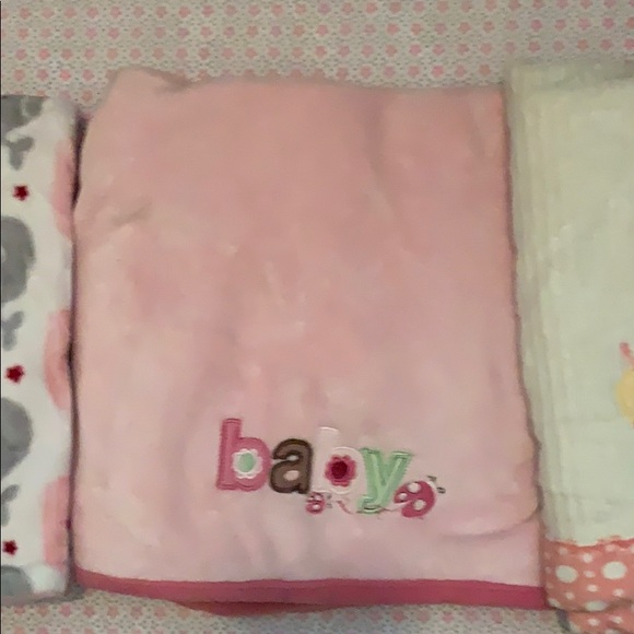 3 baby blankets bundle never used - Picture 2 of 4